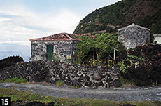 Casa em &ldquo;L&rdquo; com &ldquo;cozinha/fumeiro&rdquo;, Faj&atilde; das Almas, Velas, S&atilde;o Jorge.