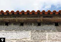 Orif&iacute;cios de sa&iacute;da de fumos na &ldquo;torre do lar&rdquo; da Casa de Pascoais, Gat&atilde;o, Amarante.